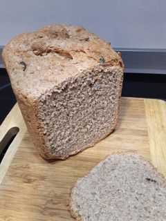 Una foto de Pan integral de espelta y trigo con prefermento (panificadora)