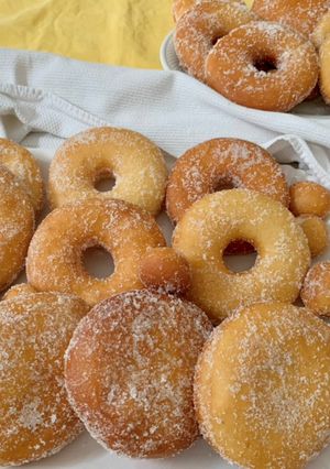 Foto di Ciambelline e bomboloni con lo zucchero
