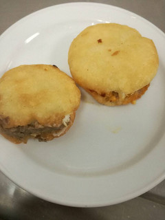 Una foto de Arepas rellenas de verdura y de frijoles