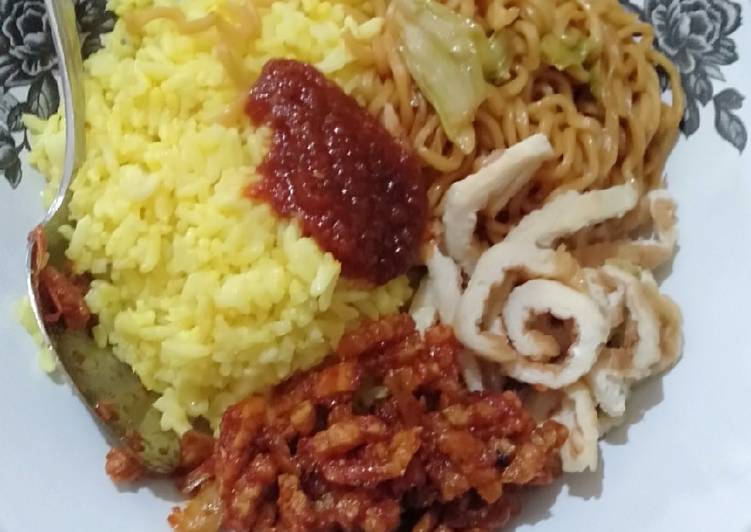 Nasi Gemuk Kuning