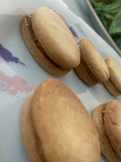 Una foto de Alfajores rellenos de dulce de leche (tipo Clementina)