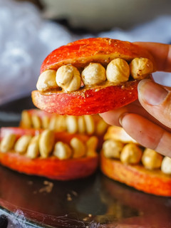 Una foto de Dentaduras de manzana Halloween