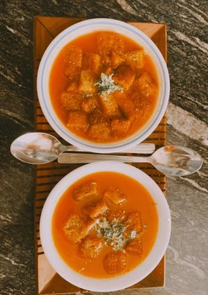A picture of Tomato Lauki soup.