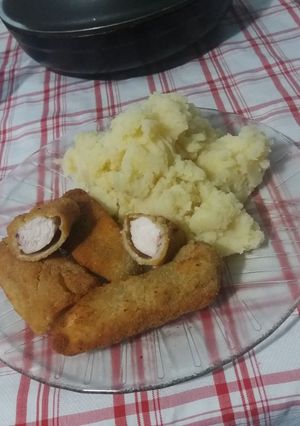 Una foto de Nuggets de pechuga con Puré de papas!