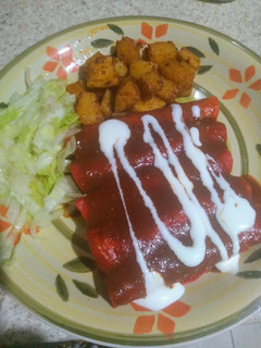Una foto de Enchiladas rojas 😉🌶️🍅