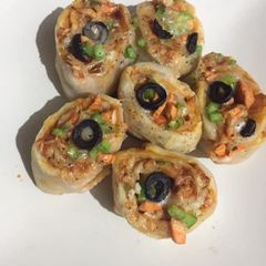 A picture of Chicken pizza pinwheel.