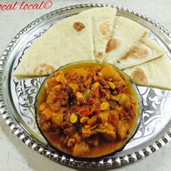 A picture of Jingee Sambar and Naan Roti.