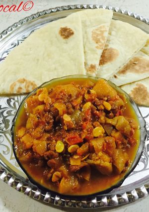 A picture of Jingee Sambar and Naan Roti.