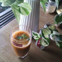 A picture of Lemon carrot drink.