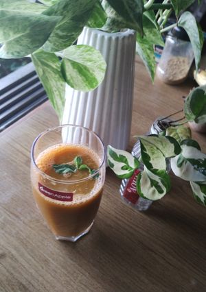 A picture of Lemon carrot drink.