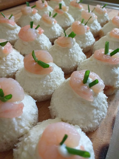 Una foto de Canapés de camarones