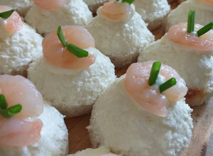 Una foto de Canapés de camarones