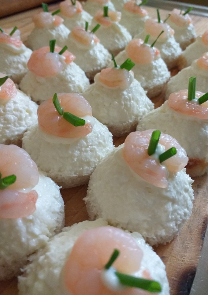 Una foto de Canapés de camarones