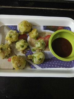 ब्रेड मटर वड़ा (Bread mutter vada recipe in hindi) रेसिपी मुख्य फोटो
