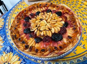 Une photo de Maxi tarte aux pommes, prunes d’ente, quetsches et mirabelles