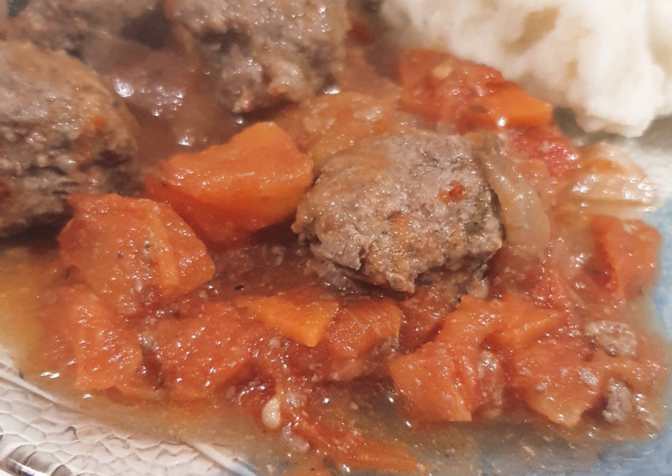 🍽 🧆 🍅 Albóndigas de carne en salsa con puré de papas