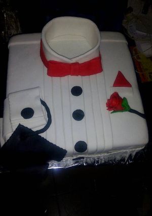 A picture of Cute packet shirt made with fondant icing.