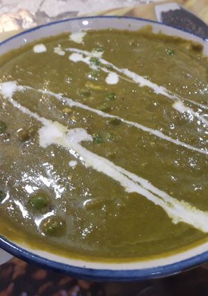 A picture of Methi matar malai.