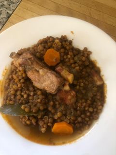 Una foto de Lentejas con costillas y verduras
