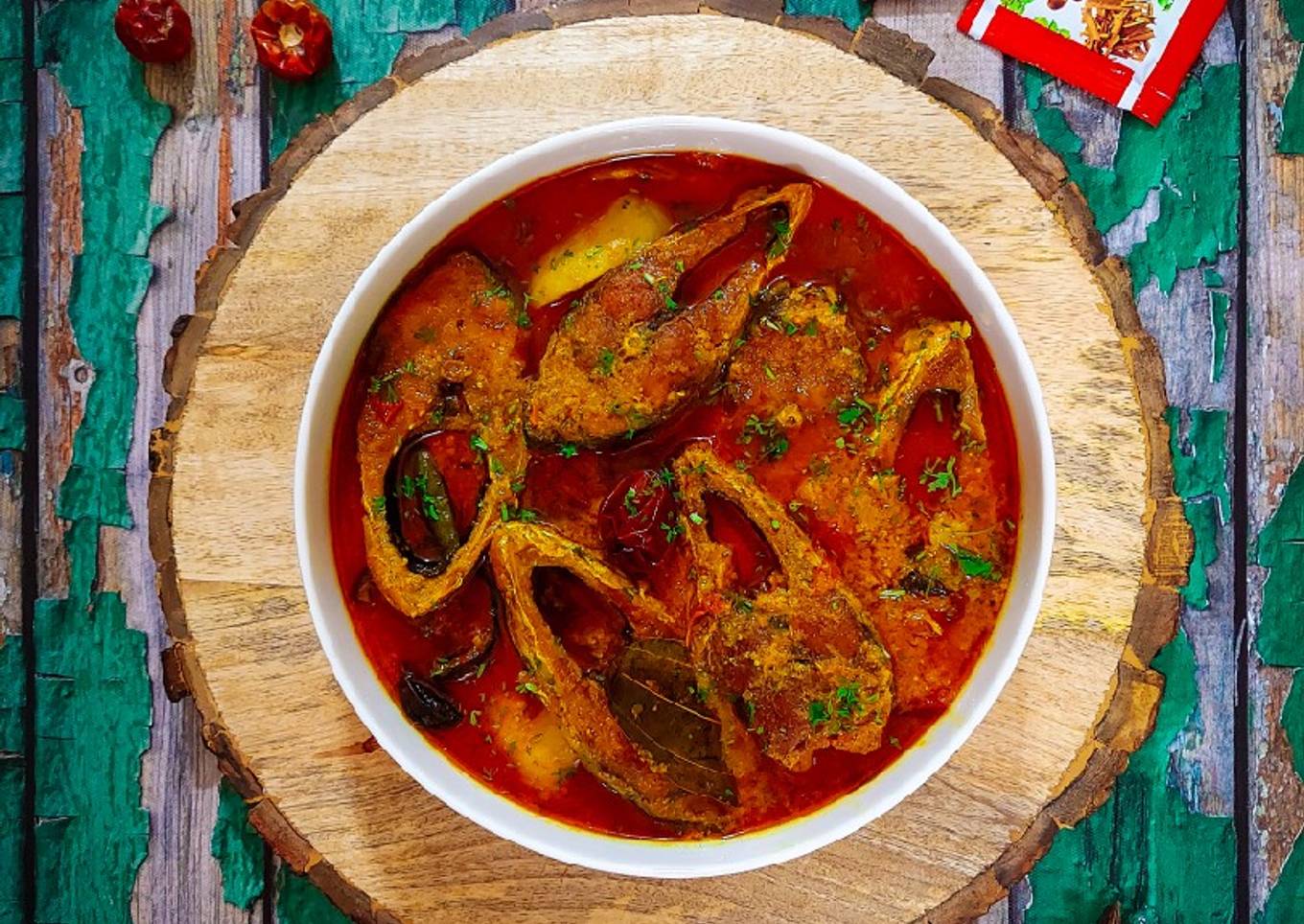 Iilish er Jhol (Hilsa curry)