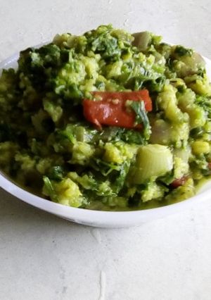 A picture of Methi (vendhaya keerai) moong dall kootu.