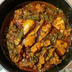 A picture of Palak chicken.