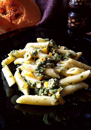 Foto di Penne al gorgonzola, zucca e pesto di rucola