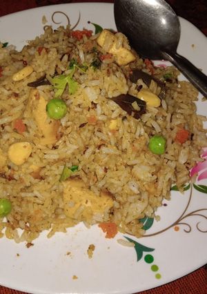 व्हेज पुलाव (veg pulav recipe in marathi) रेसिपी चे मुख्य फोटो 