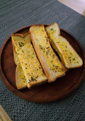 Foto resep Garlic Bread Roti Tawar Simple
