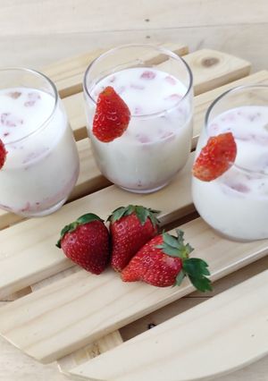 Foto resep Es Susu Stroberi Yakult