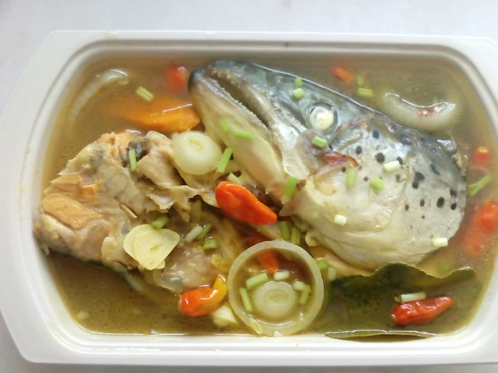 Langkah Mudah untuk Membikin Resep Sup Asam pedas Kepala ikan Salmon. Ala&amp;#34; resep YulieA&amp;#39;lik. yang Lezat Sekali Anti Ribet, Bikin Ngiler