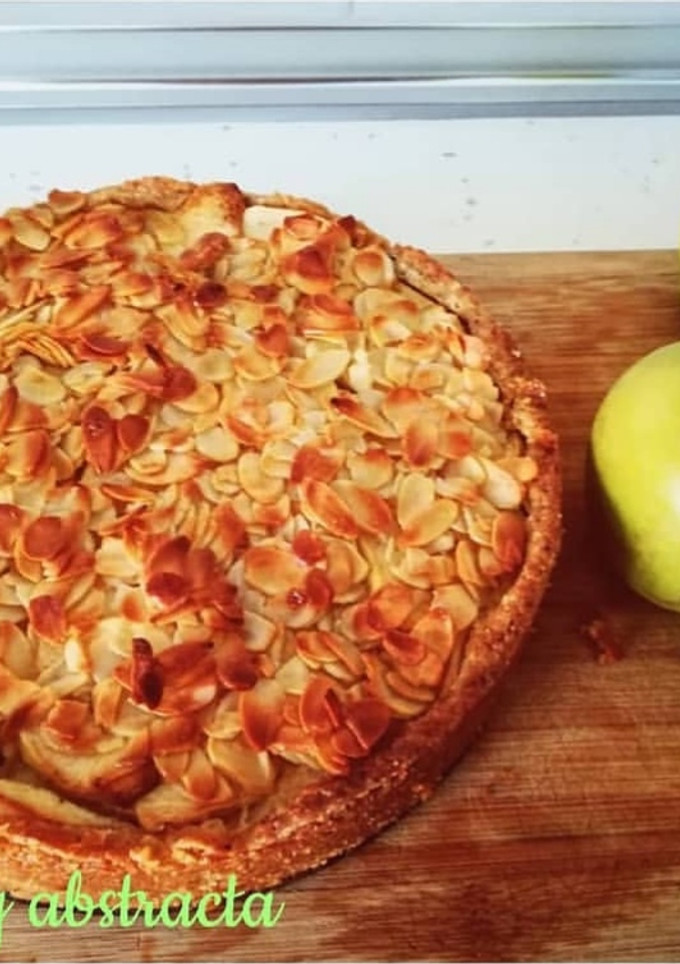 Una foto de Tarta de manzana con costra de almendras