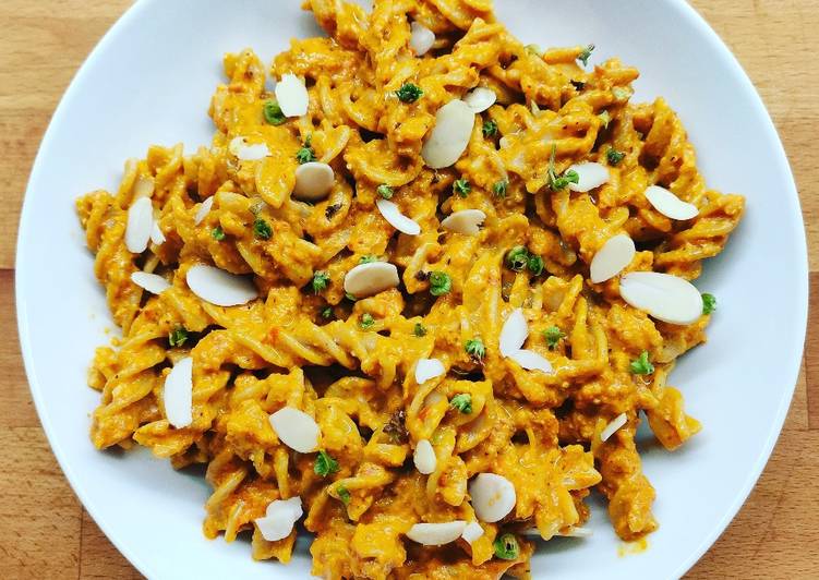 Step-by-Step Guide to Prepare Award-winning Pasta con crema di peperoni e ricotta