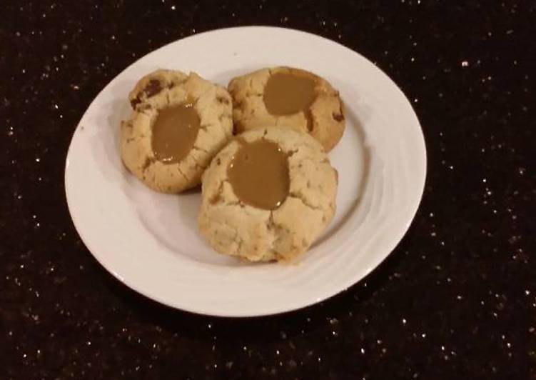 Toffee Shortbread Cookies With a Creamy Coffee Ganache Center