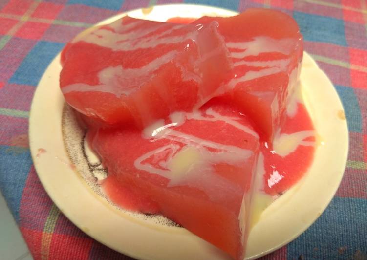 Puding jambu biji dengan fla jus jambu biji