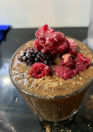 Una foto de Chía con cacao y frutos rojos
