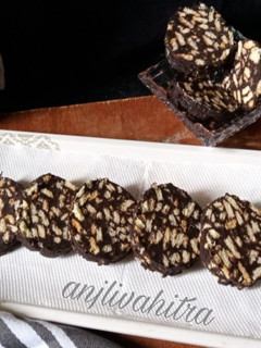 चॉकलेट सलामी(chocalate salami recipe in hindi) रेसिपी मुख्य फोटो