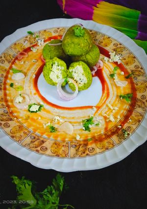 ચીઝી પાલક પનીર બોલ્સ (Cheesy Palak Paneer Balls Recipe In Gujarati) રેસીપી મુખ્ય ફોટો