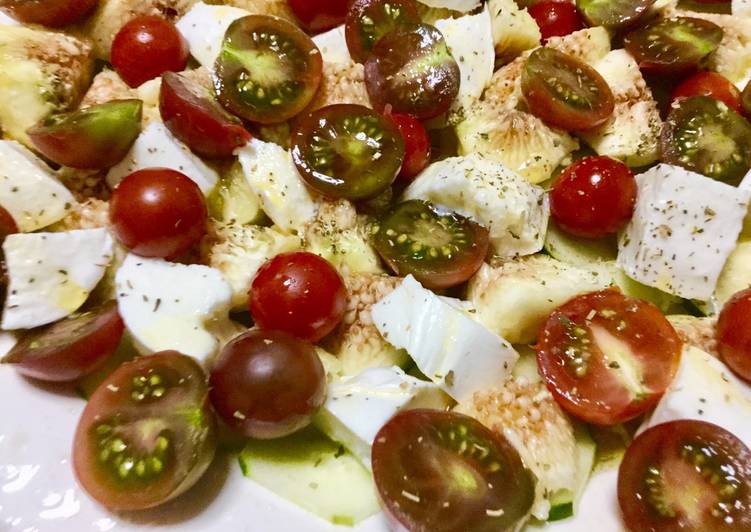 Ensalada de pepino, higos, mozzarella y tomate