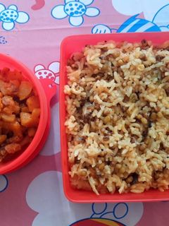 பச்சை பயறு சாதம் (Pachai payaru satham recipe in tamil) செய்முறை முக்கிய புகைப்படம்