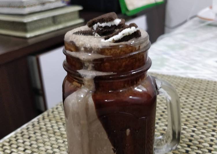 Simple Way to Prepare Homemade Oreo milkshake
