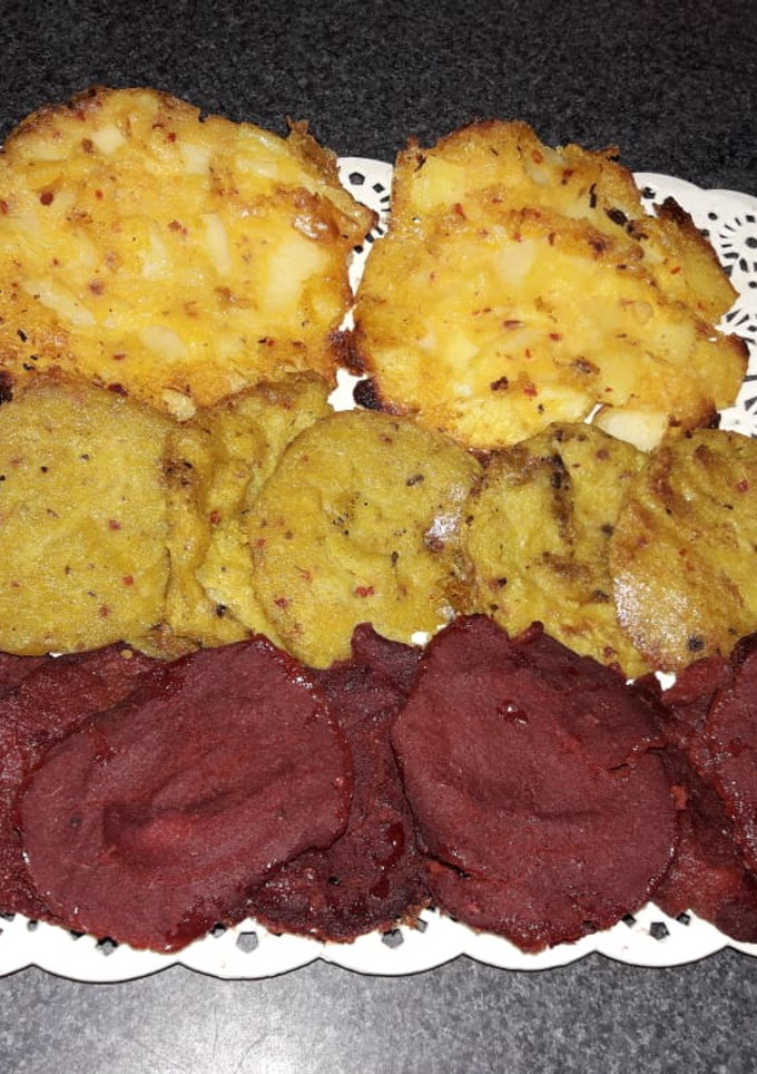 Una foto de Tortillita de papa con torrejitas de chauchas y remolacha sin tacc