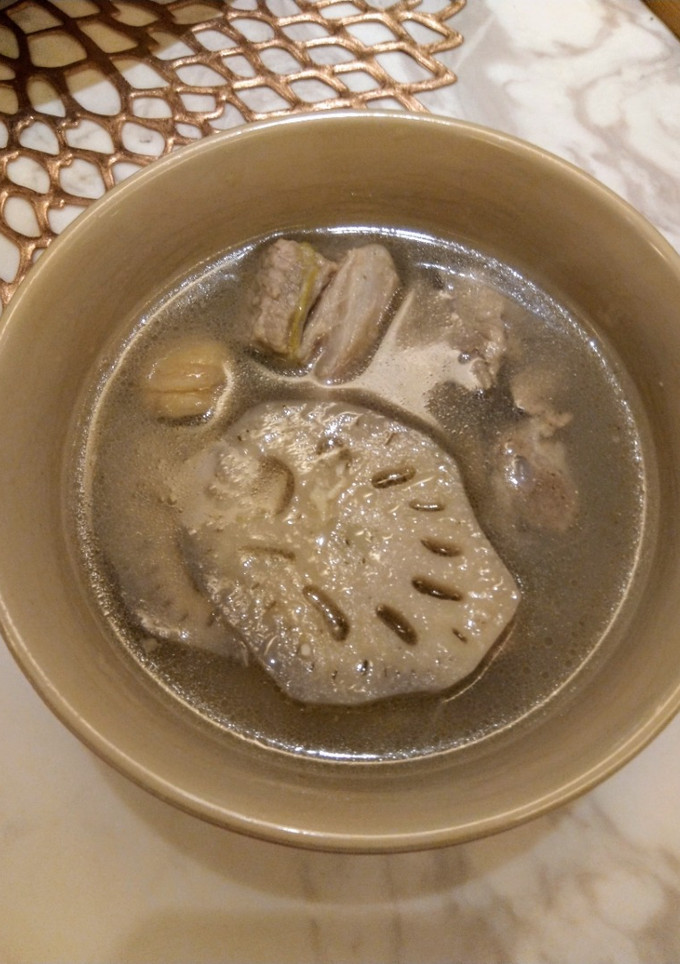 蓮藕栗子燉排骨湯（低醣生酮餐）（家常好湯） 的食譜成品照片