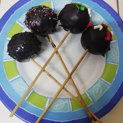 A picture of Cake Popsicles.