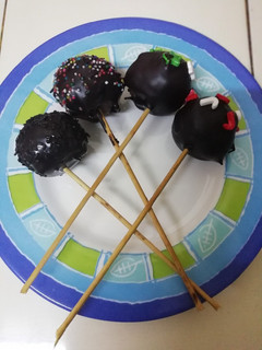 A picture of Cake Popsicles.