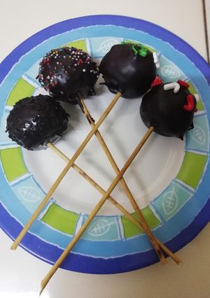 A picture of Cake Popsicles.