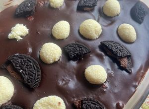 O poză a rețetei Tort cu budinca și oreo.