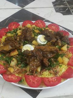 صورة لوصفة اللحم المتبل مع الرز الاصفر