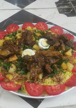 صورة لوصفة اللحم المتبل مع الرز الاصفر