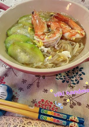 A picture of Shrimp and Loofah Yi Mein Noodle Soup.